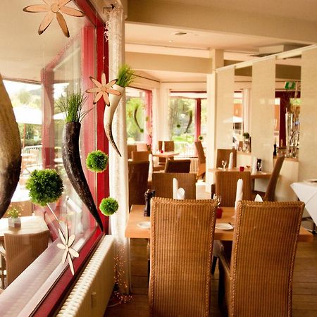 Malteser Komturei Hotel / Restaurant Бергиш Гладбах Екстериор снимка