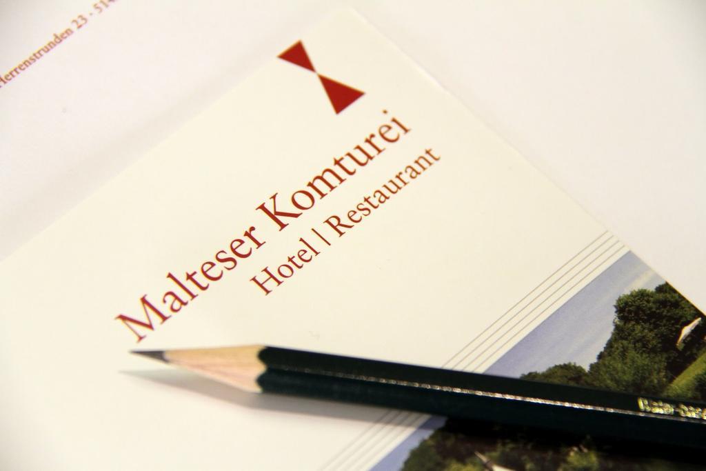 Malteser Komturei Hotel / Restaurant Бергиш Гладбах Екстериор снимка
