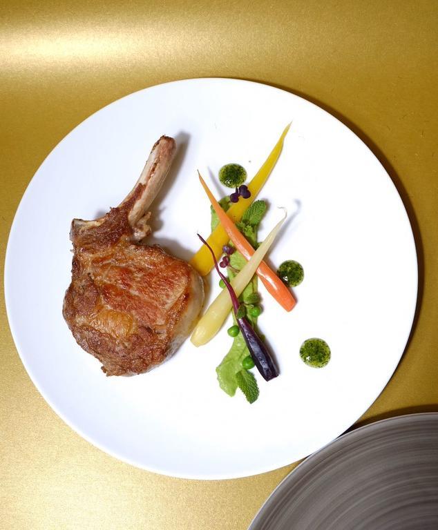 Malteser Komturei Hotel / Restaurant Бергиш Гладбах Екстериор снимка